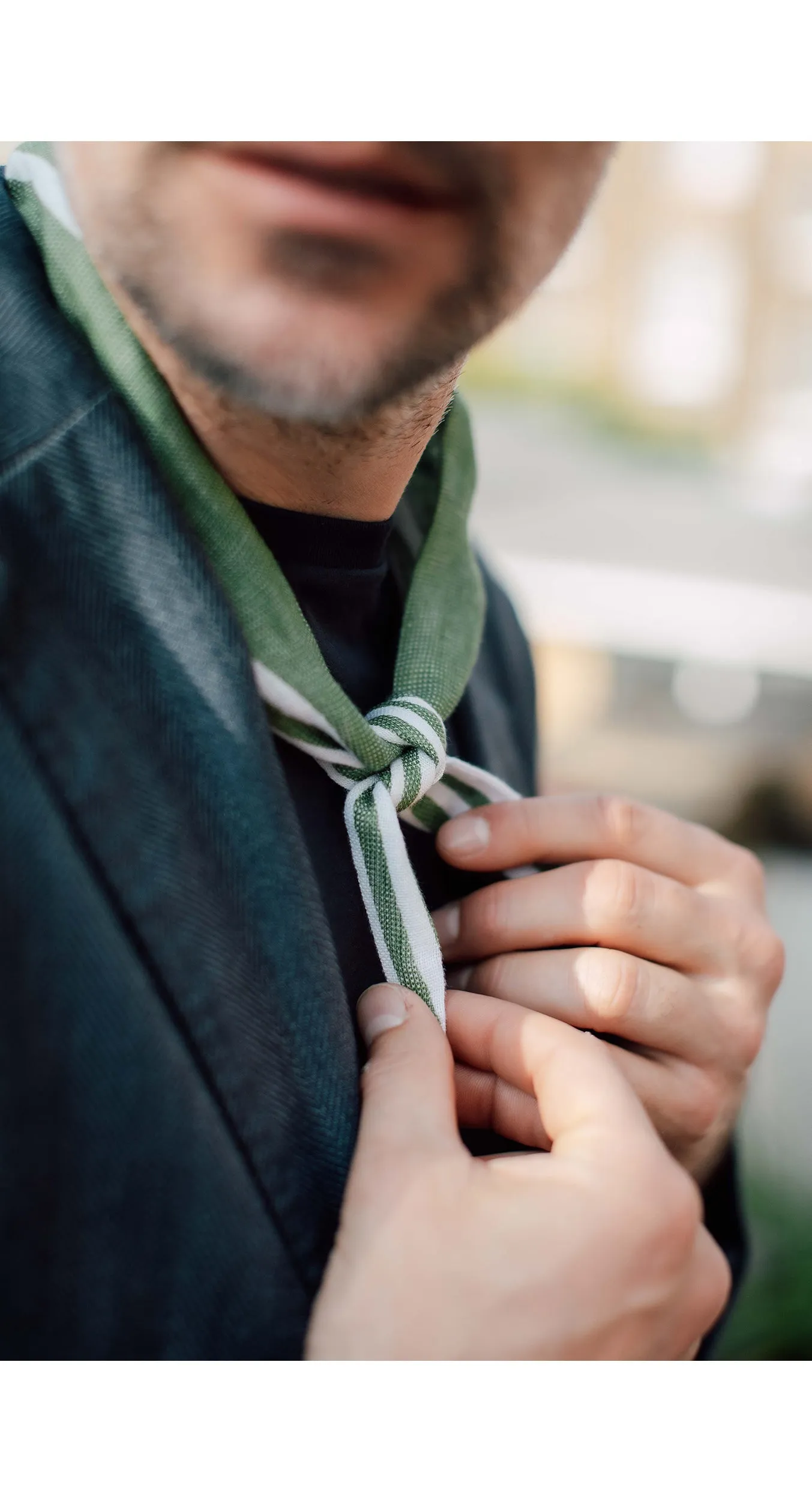 Bigi Linen Border Stripe Triangle Scarf: Green