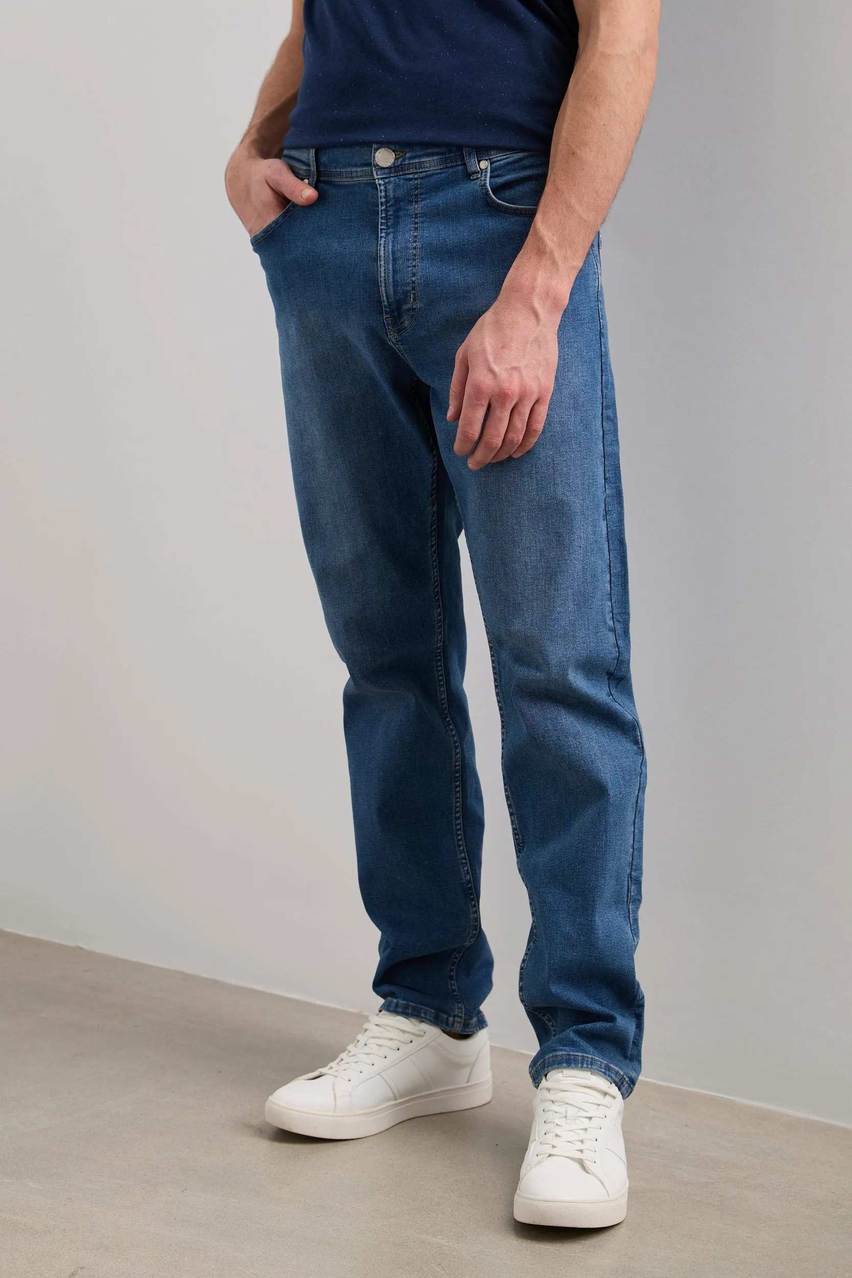 Comfort fit five pocket jeans